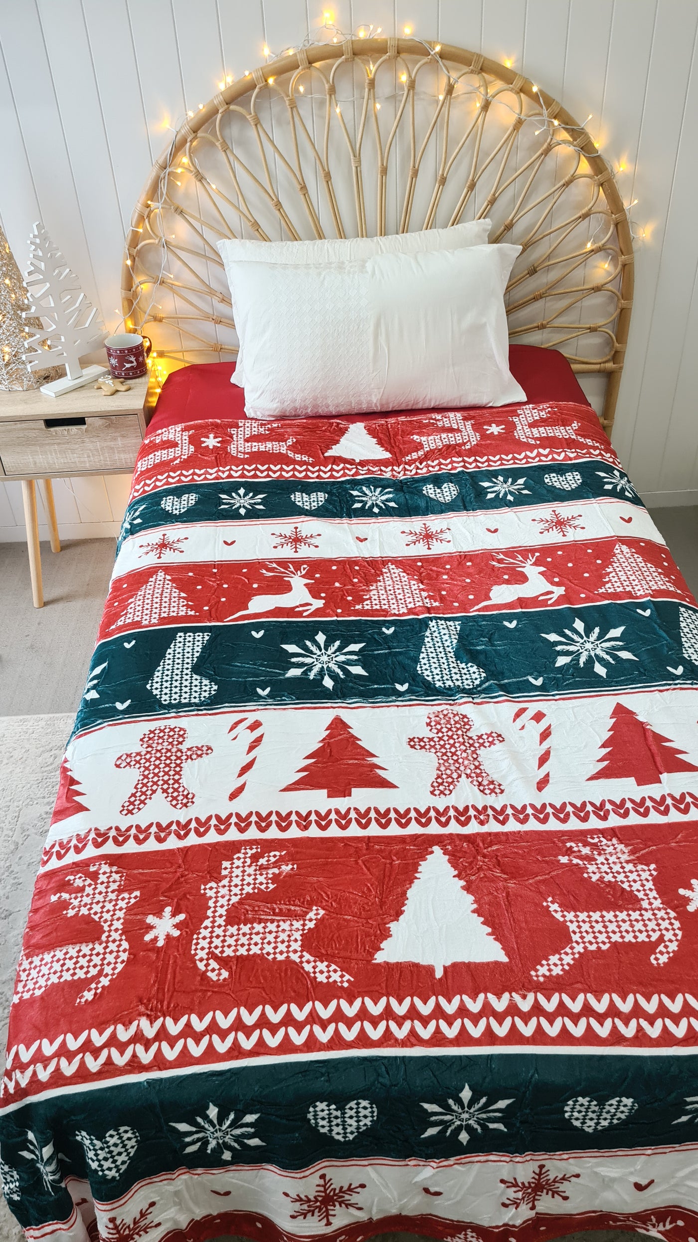 Christmas Blankets & Cushions